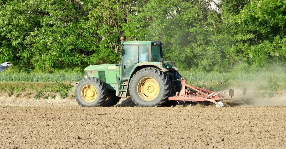 Les facteurs clés pour optimiser la traction de votre tracteur