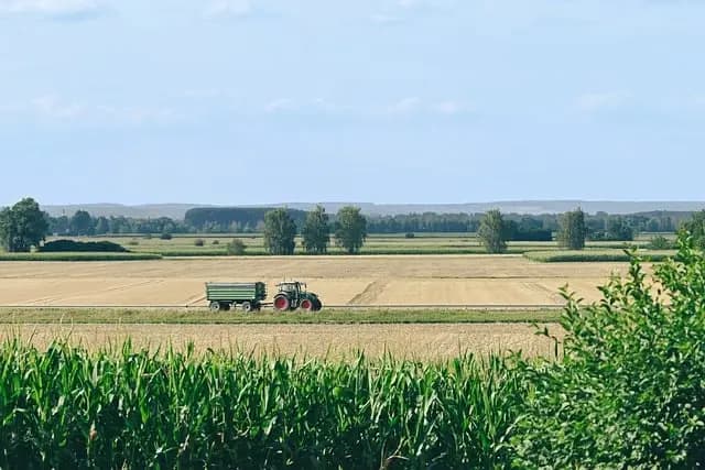 Comment choisir le système d'attelage adapté pour votre matériel tracteur