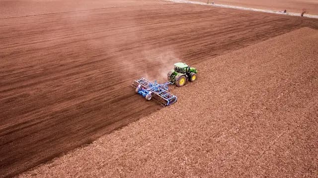 Les 10 équipements indispensables pour maximiser votre matériel tracteur