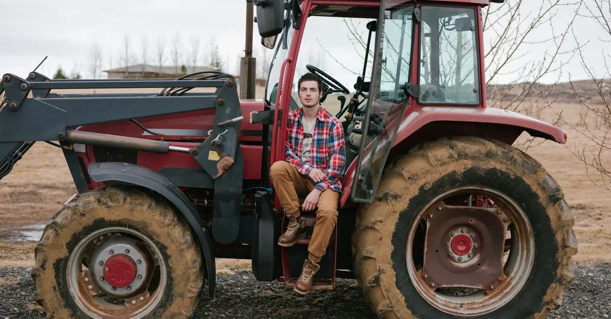 Comment bien choisir les pneus pour votre matériel tracteur