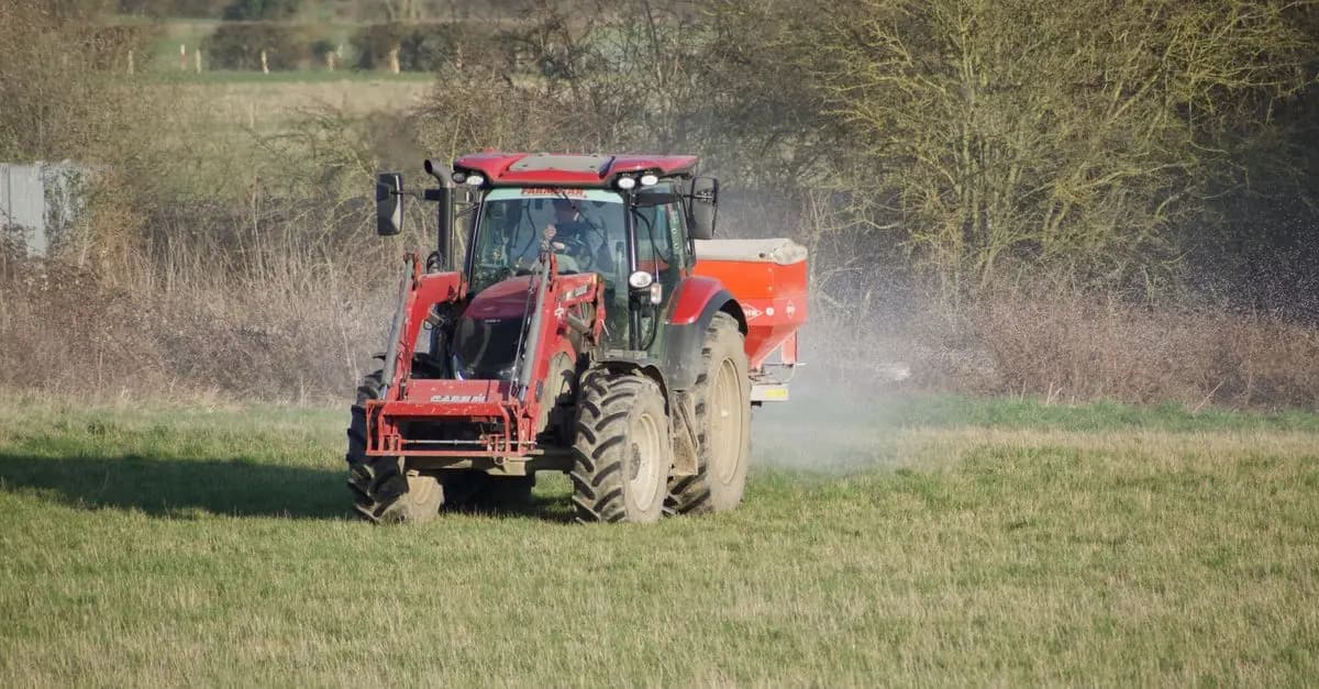 Les meilleures pratiques pour utiliser un épandeur sur votre tracteur