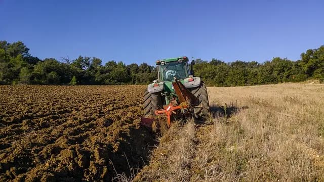 10 accessoires indispensables pour améliorer votre matériel tracteur