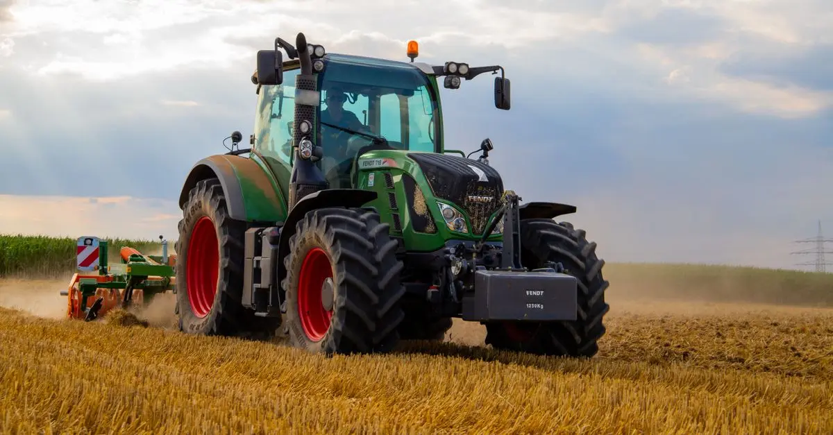 Les accessoires incontournables pour optimiser votre matériel tracteur