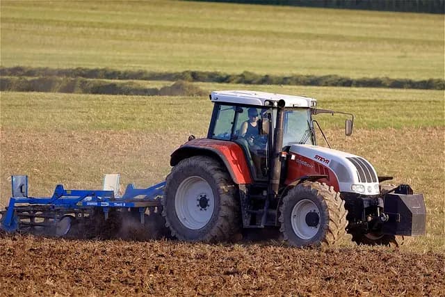 Comment choisir le bon matériel tracteur pour vos travaux agricoles