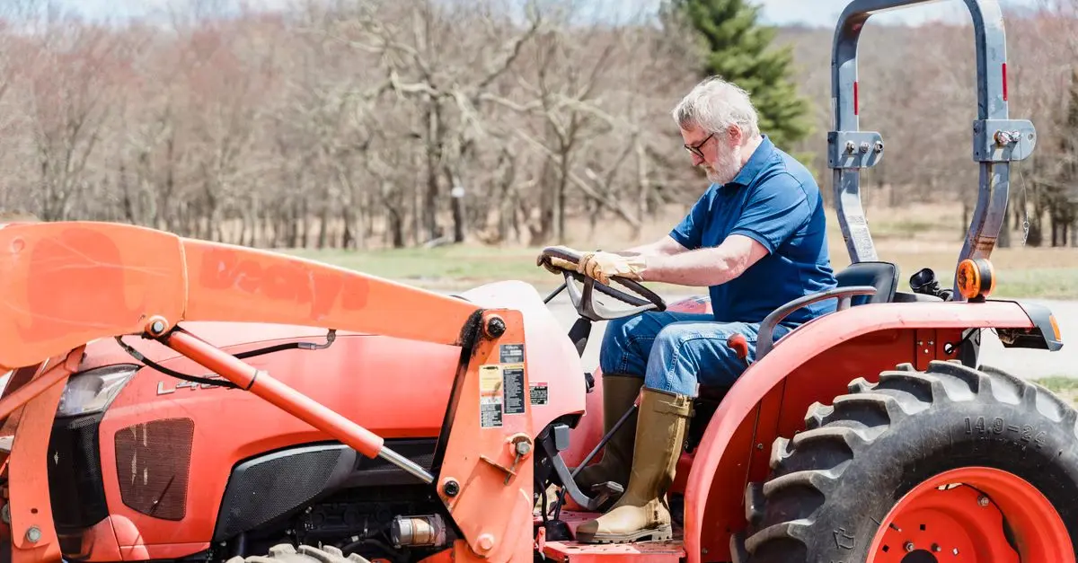 Comment bien choisir les pneus adaptés à votre matériel tracteur
