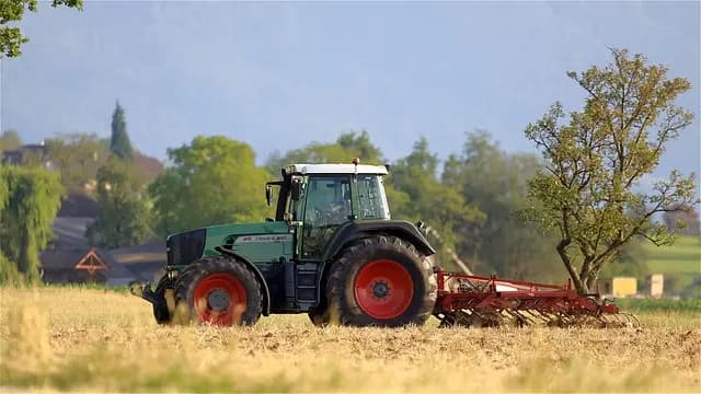 Les 7 critères essentiels pour choisir un matériel tracteur performant