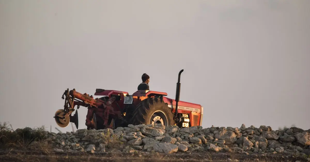 Les meilleures pratiques pour un labour efficace avec votre tracteur