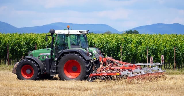 Comparatif des meilleurs outils pour améliorer votre matériel tracteur