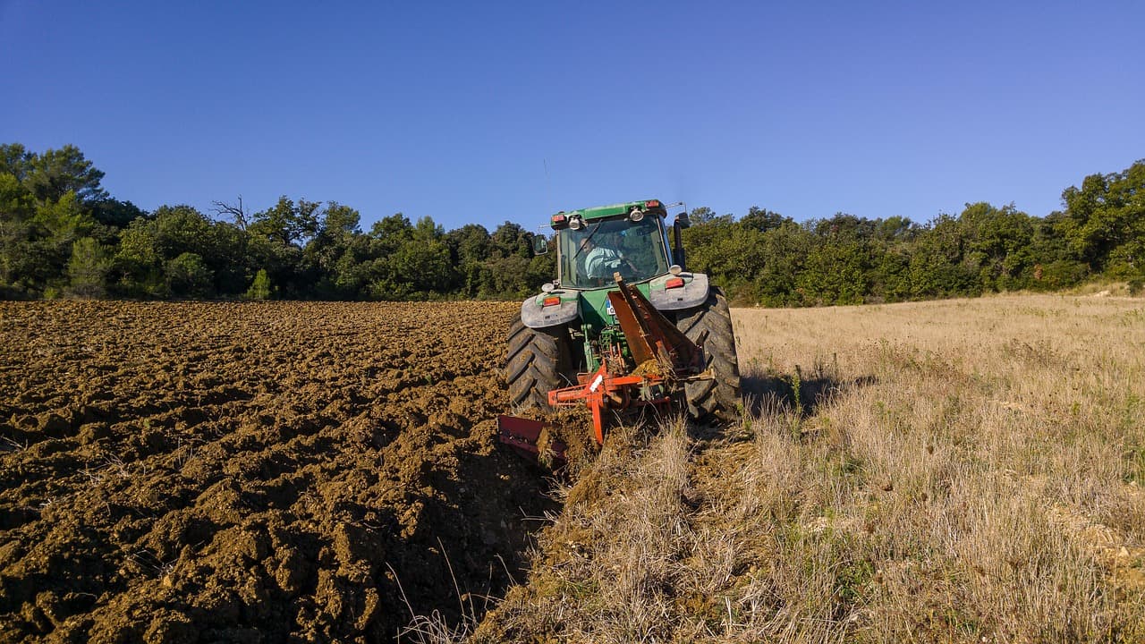 Les différences entre matériels tracteurs pour travaux agricoles